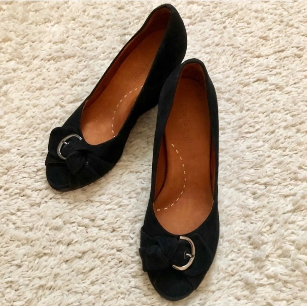 GENTLE SOULS Gabes Bow Black Suede Wedges Sz 8.5